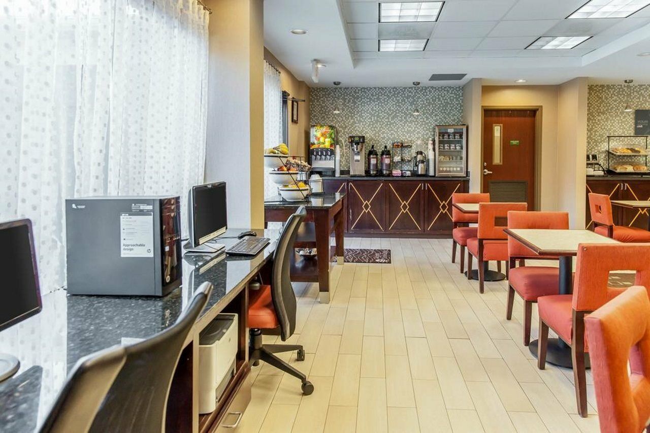 邓弗里斯昆提科北大门凯富酒店 外观 照片